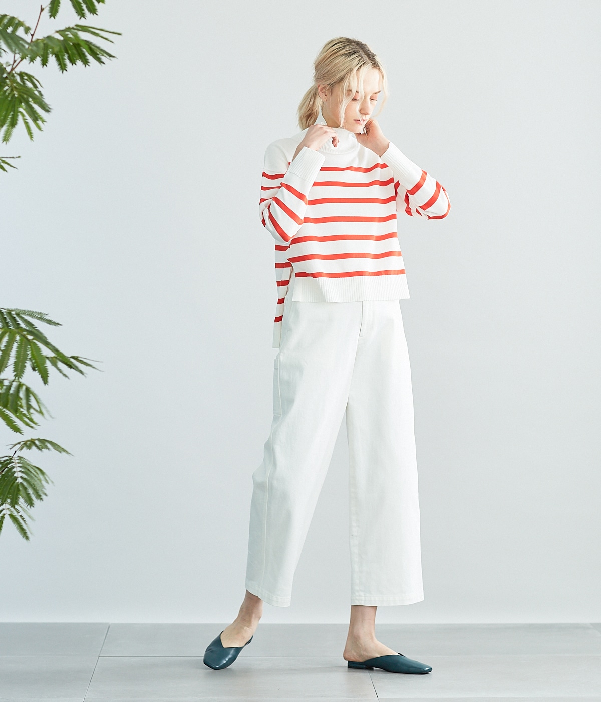 SLITTED TURTLE NECK KNIT STYLE