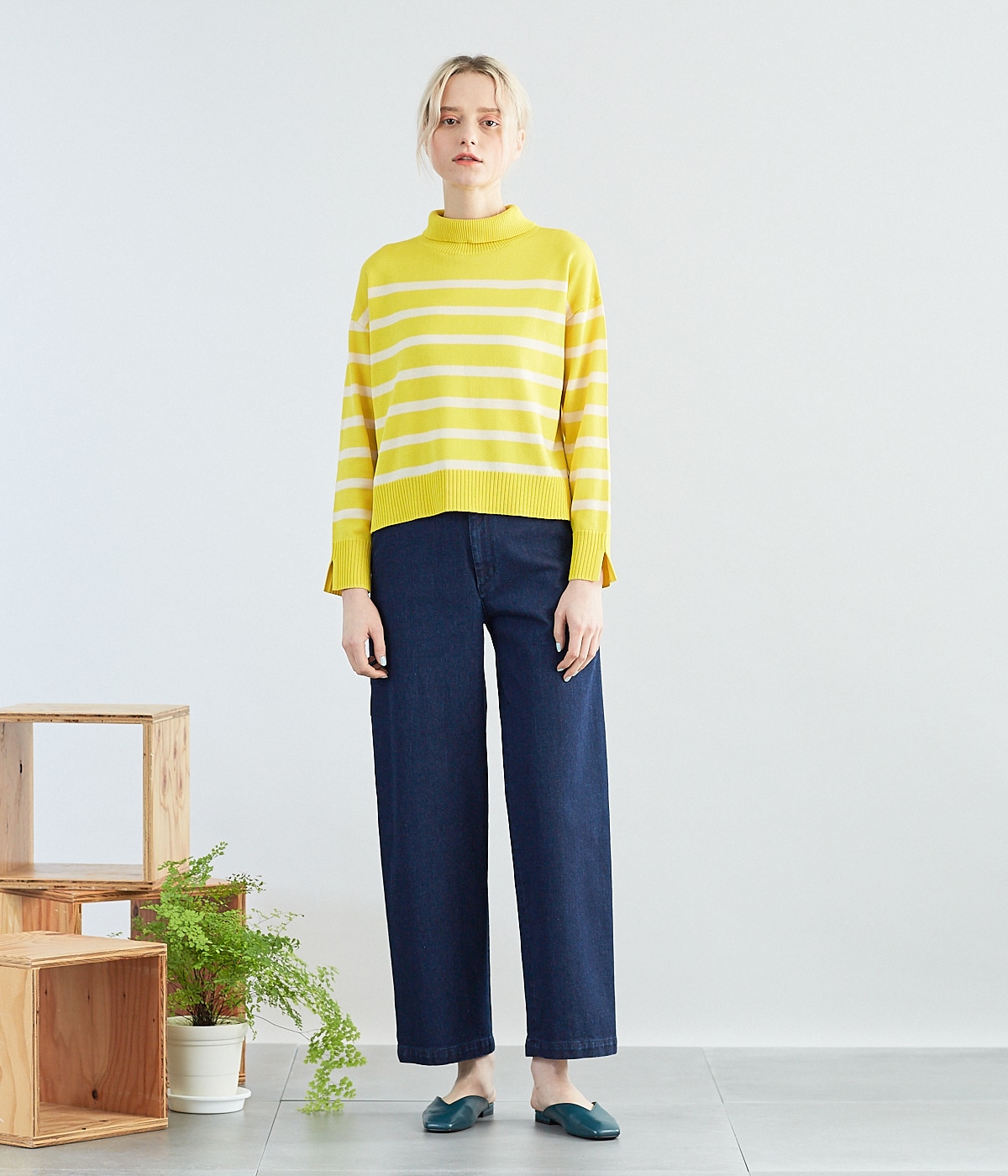 SLITTED TURTLE NECK KNIT STYLE