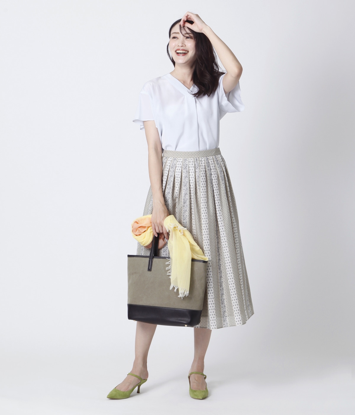 夏のクリーンオフィススタイル