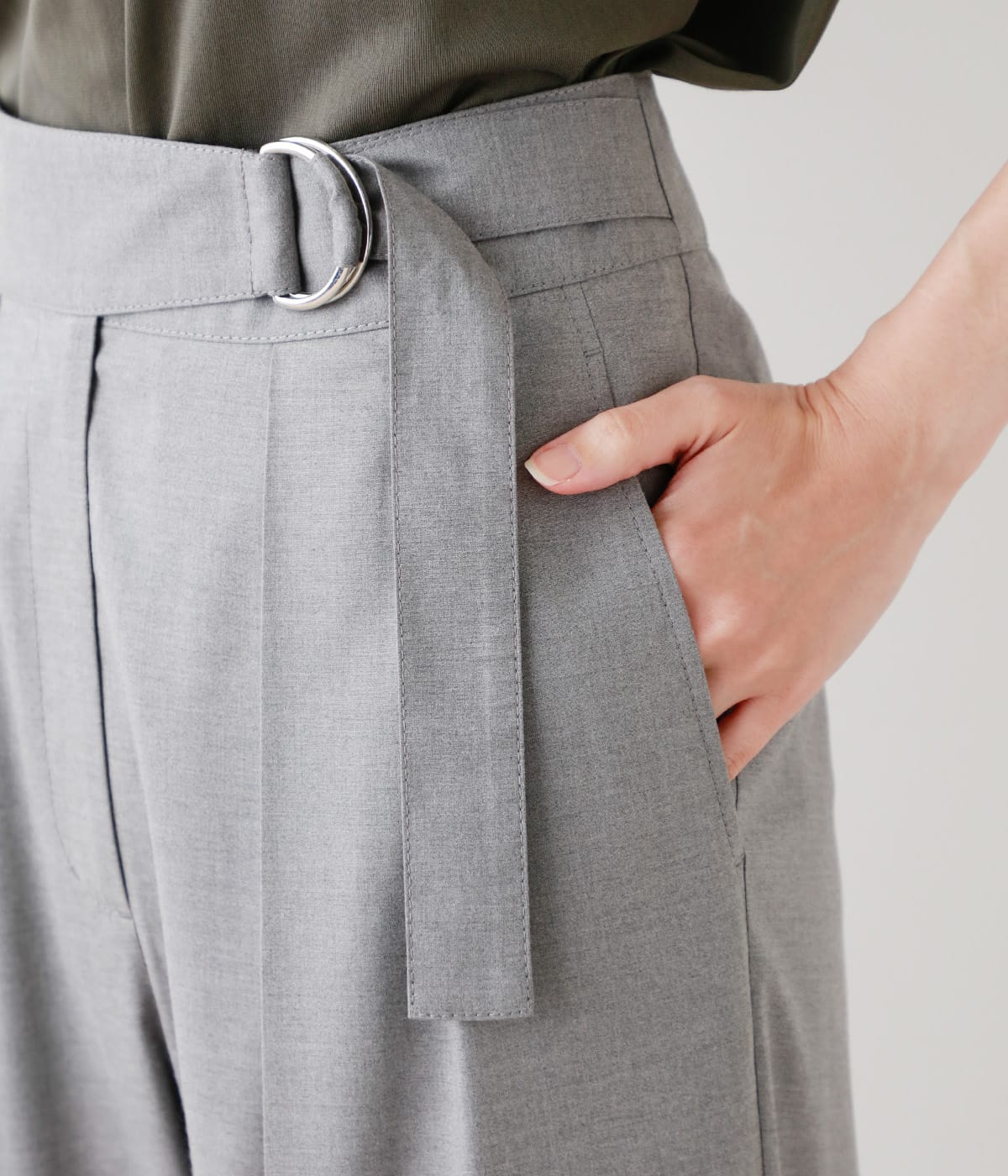 新品 タグ付き ニューヨーカーTRストレッチ ベルト付きバギーパンツ