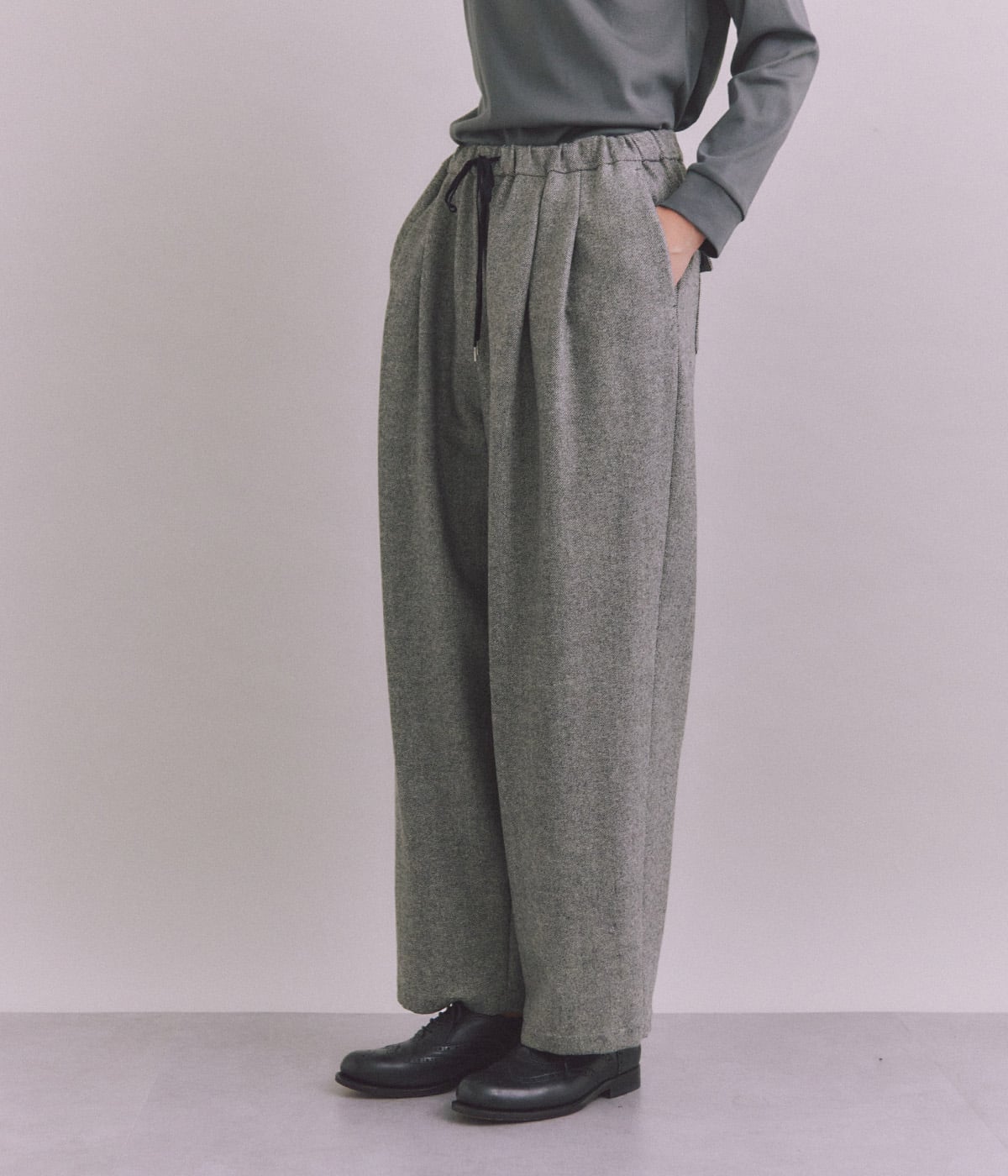 NEWYORKERのWool Powerstretch ギャザータックドロストパンツ