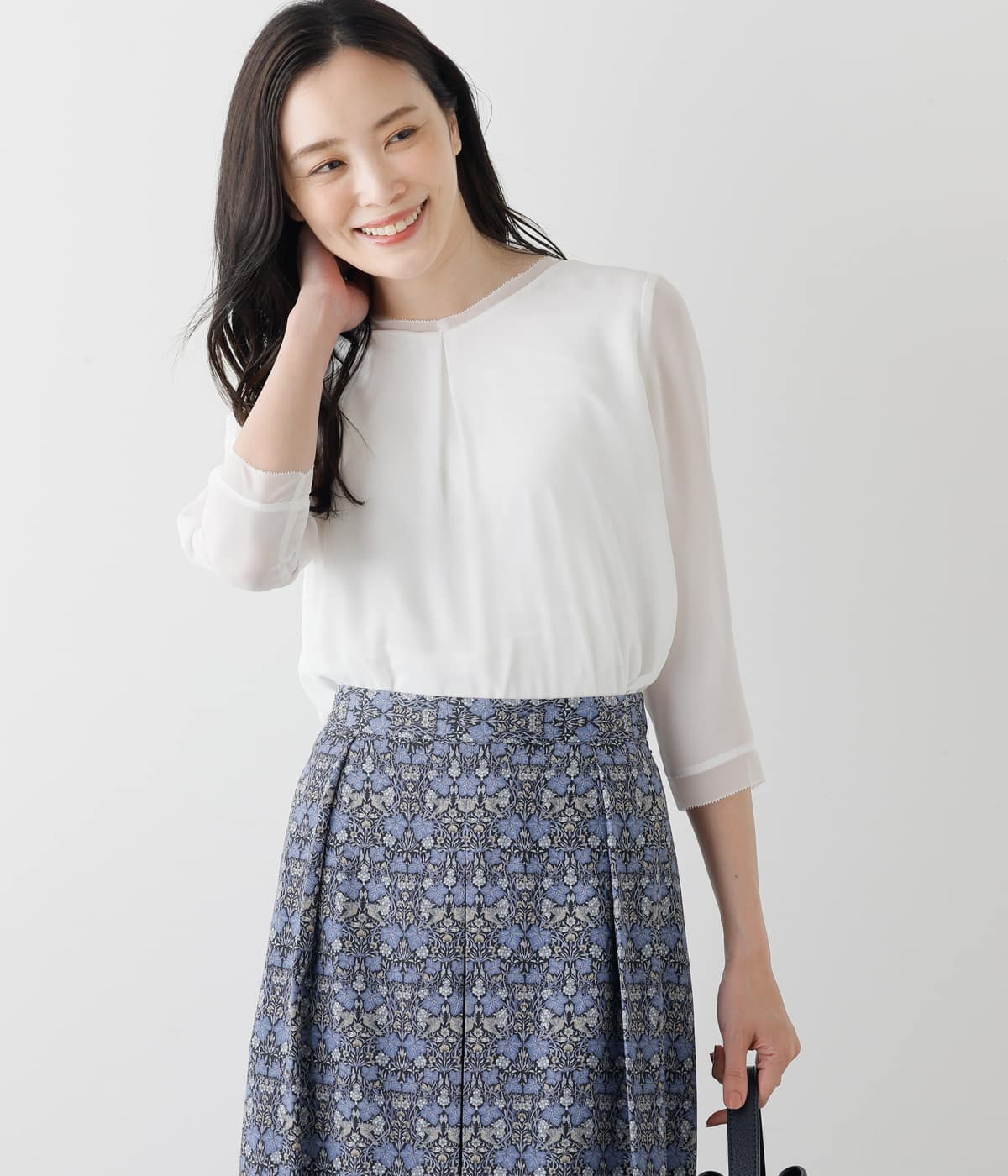 【L】梨地×シフォン Vネックフロントタック7分袖カットソー