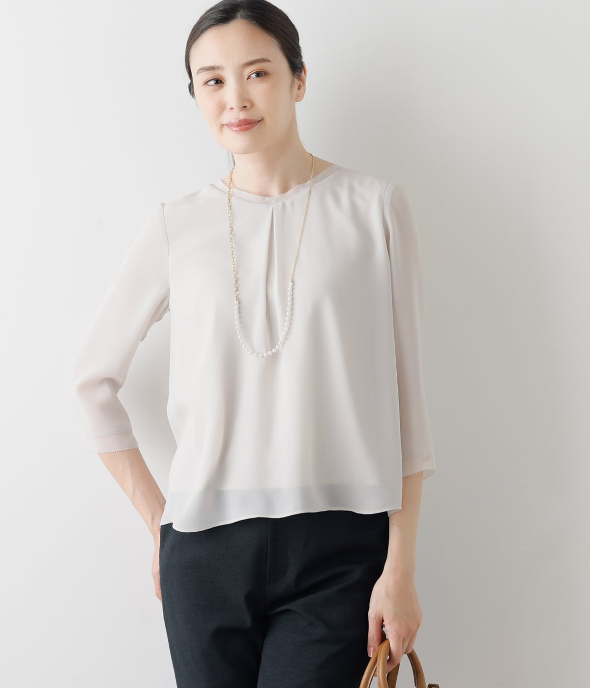 【L】梨地×シフォン Vネックフロントタック7分袖カットソー