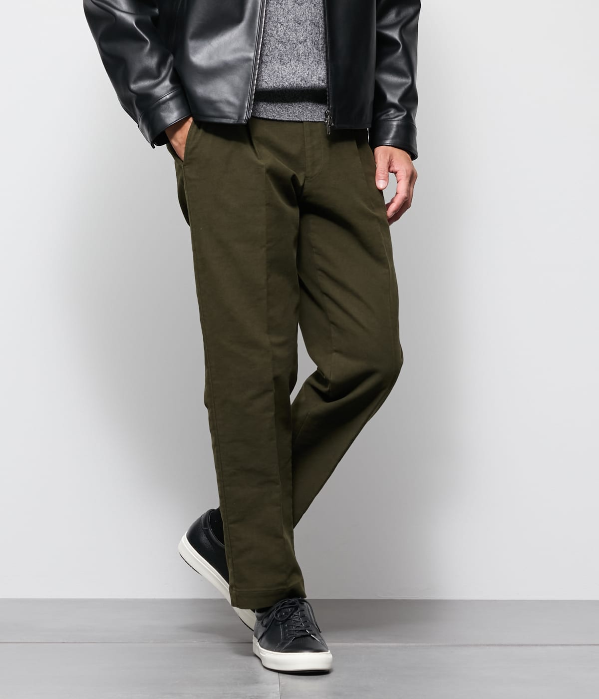 the wardrobe. newyorkerの【ウォッシャブル・ストレッチ】モールスキン プレミアムスエード ワンタックパンツ