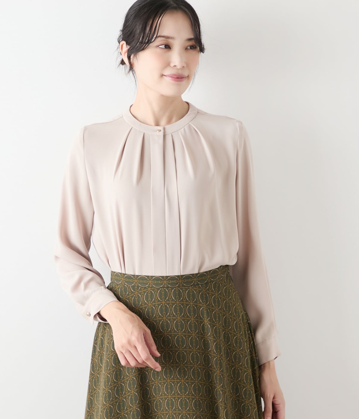 【WEB限定】DONEEYU(ドニーユ)  マットサテン タックブラウス