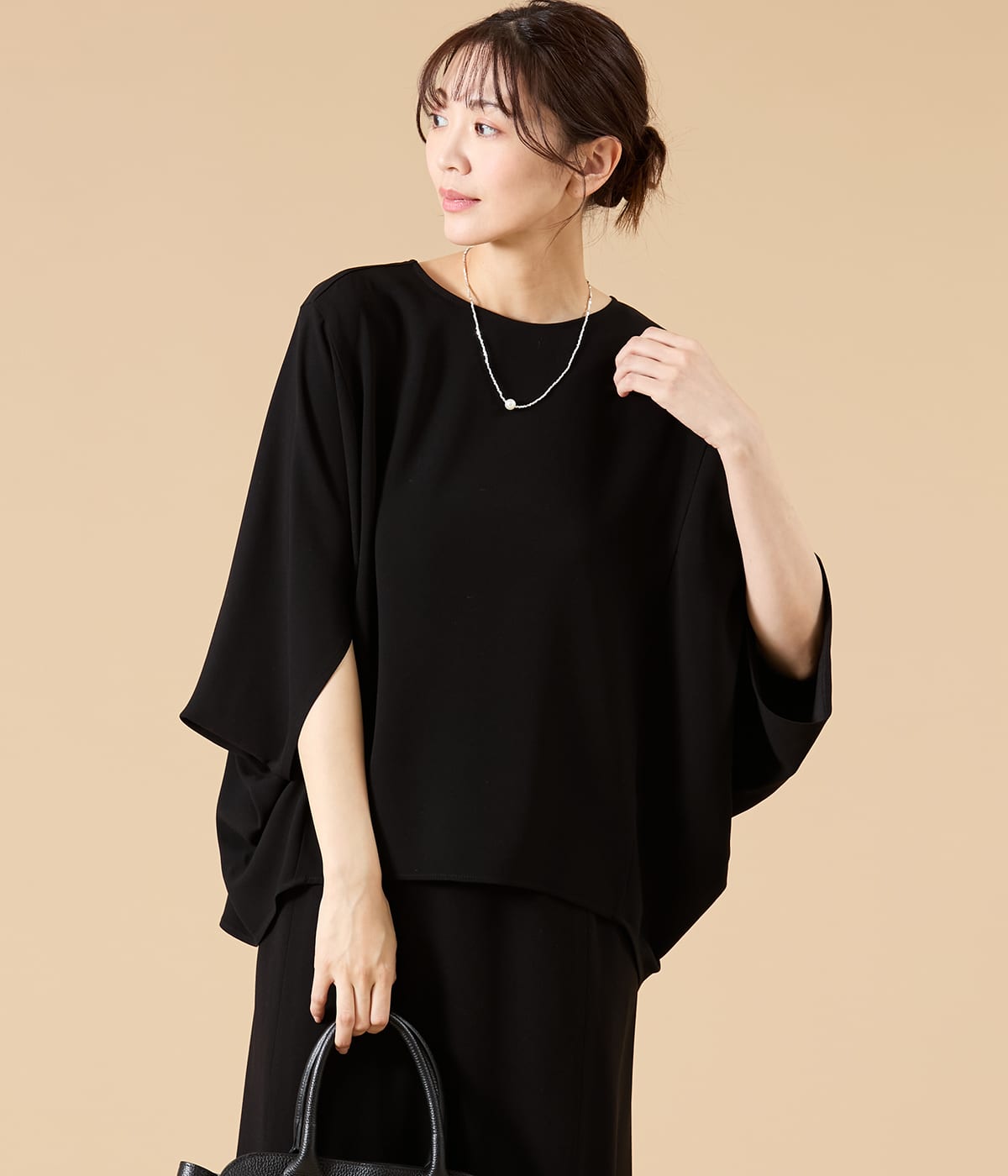 【WEB限定】DONEEYU(ドニーユ) バックサテンジョーゼット ポンチョ風プルオーバーブラウス