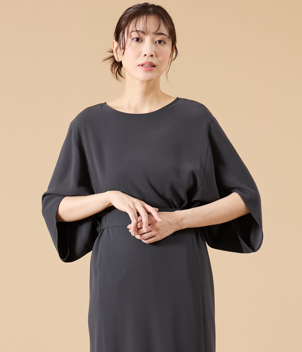 【WEB限定】DONEEYU(ドニーユ) バックサテンジョーゼット ポンチョ風プルオーバーブラウス