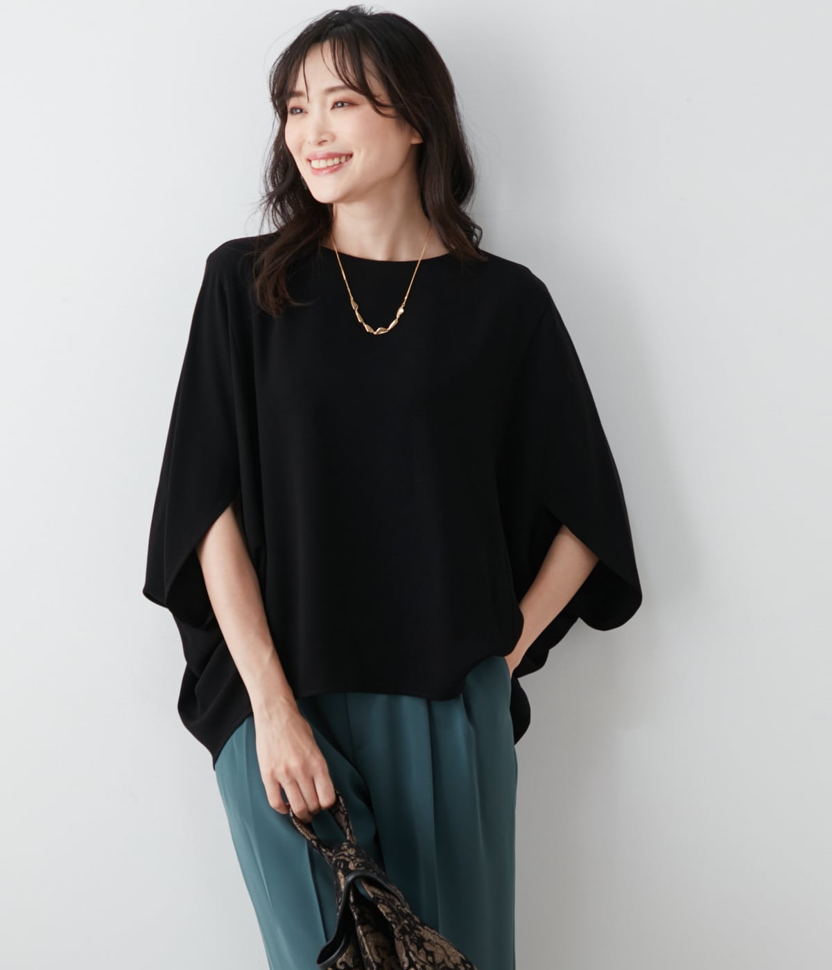 【WEB限定】DONEEYU(ドニーユ) バックサテンジョーゼット ポンチョ風プルオーバーブラウス