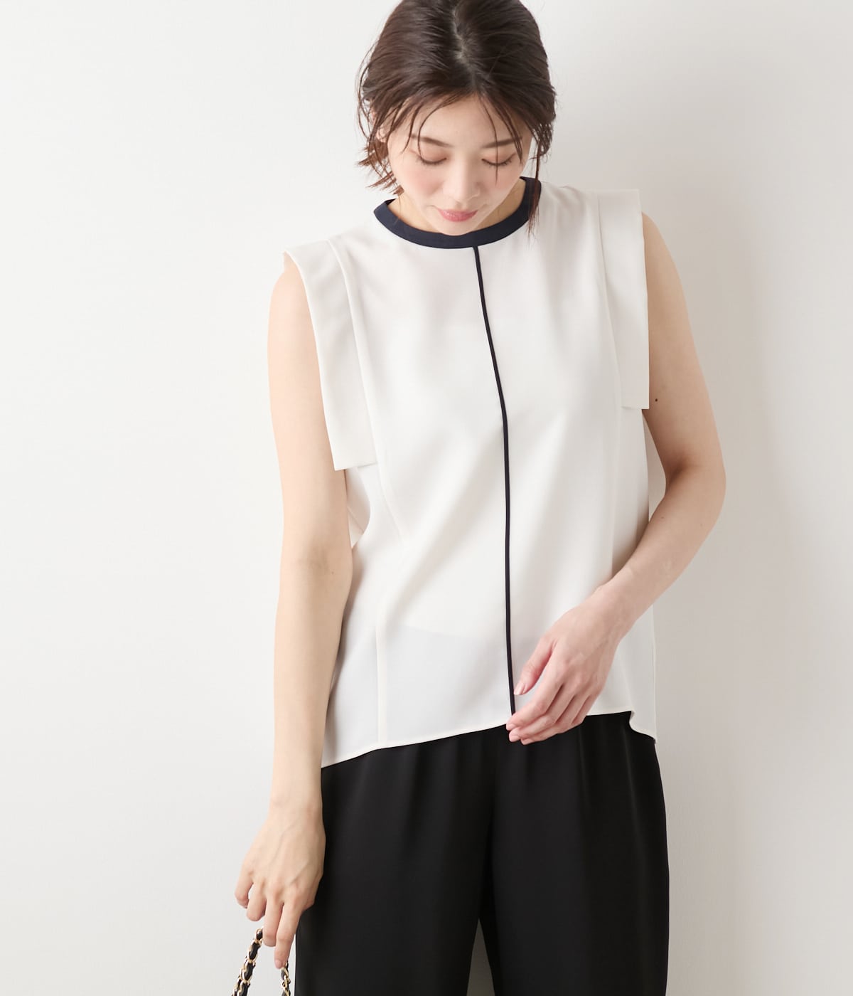 【WEB限定】DONEEYU(ドニーユ)  ストレッチツイル バイカラーノースリーブブラウス