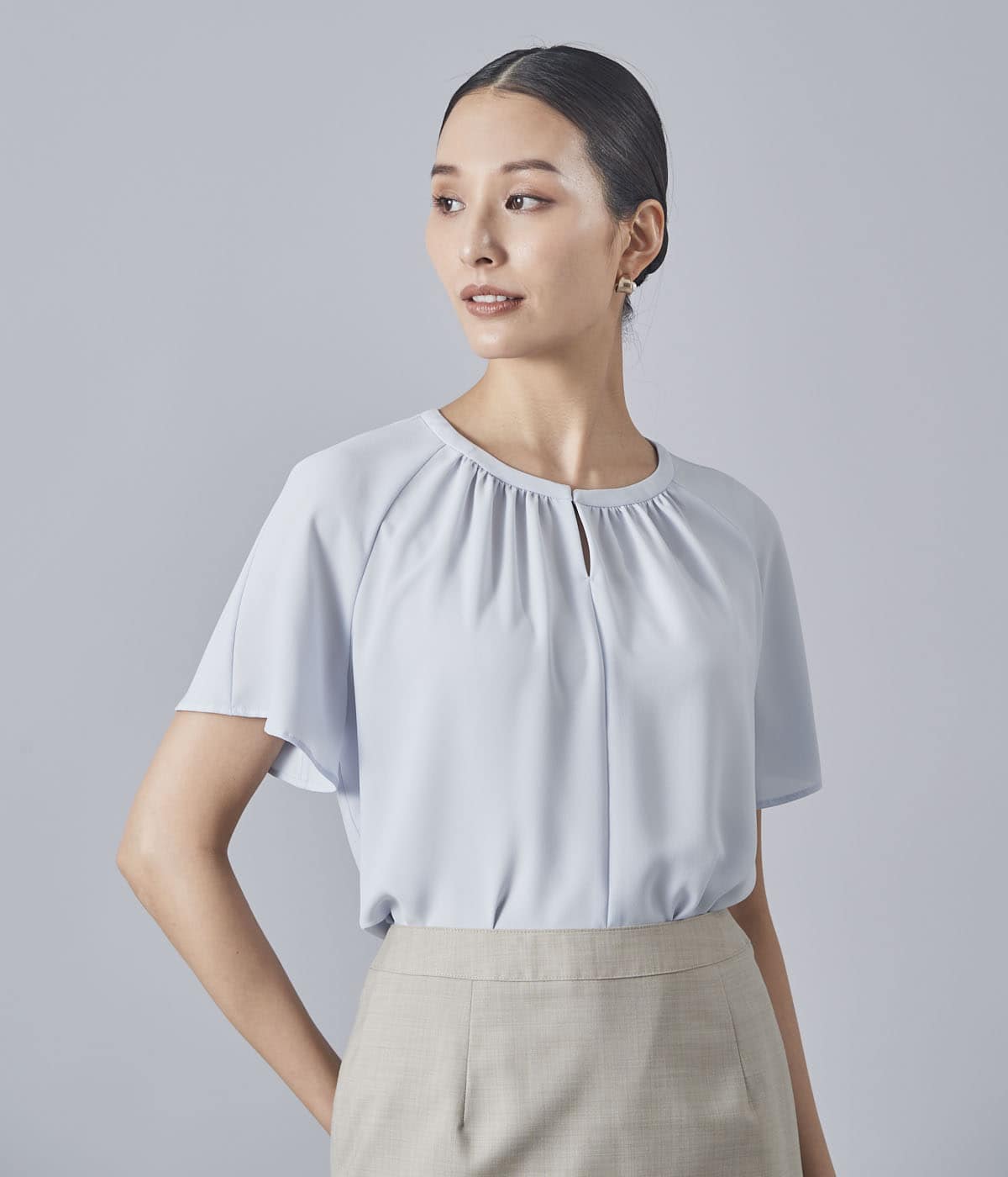 【L】ストレッチジョーゼット スラッシュ開き半袖ブラウス