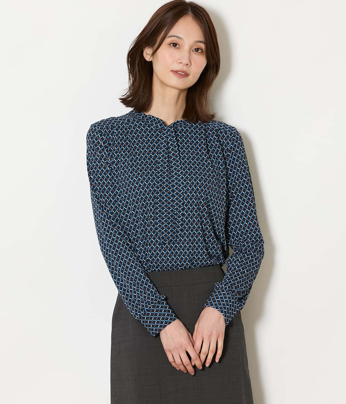 ポリエステル強撚スムース ボウタイブラウス