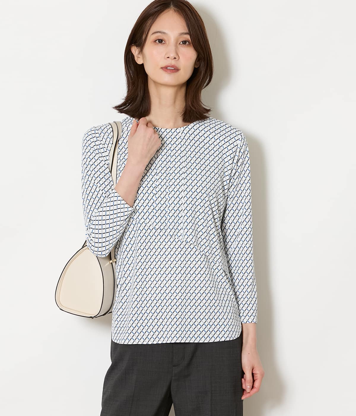 ポリエステル強撚スムース ドレープブラウス