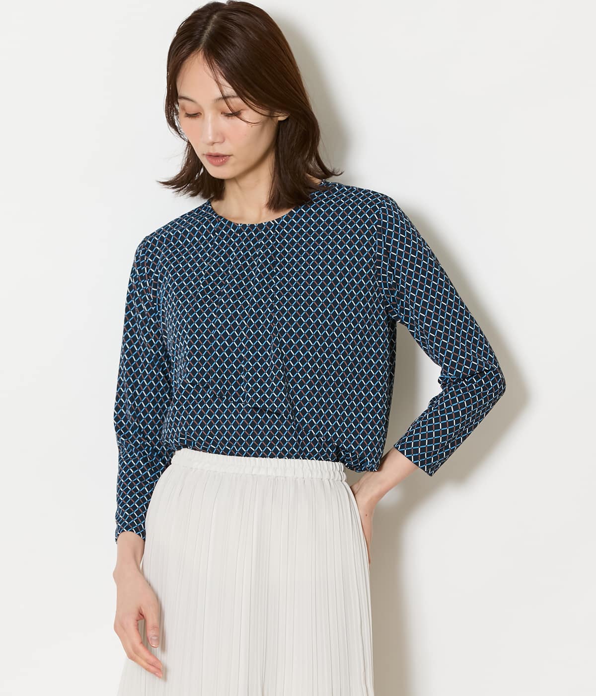 ポリエステル強撚スムース ドレープブラウス