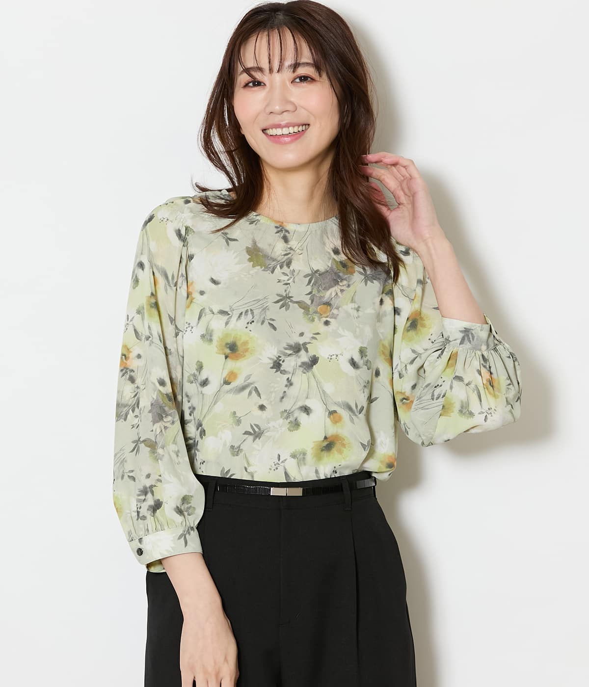 【L】ルミナスフラワープリント 8分袖シャーリングブラウス