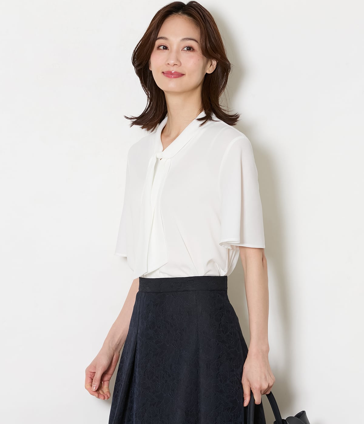 【L】ソフトジョーゼット フレア5分袖ボウタイブラウス