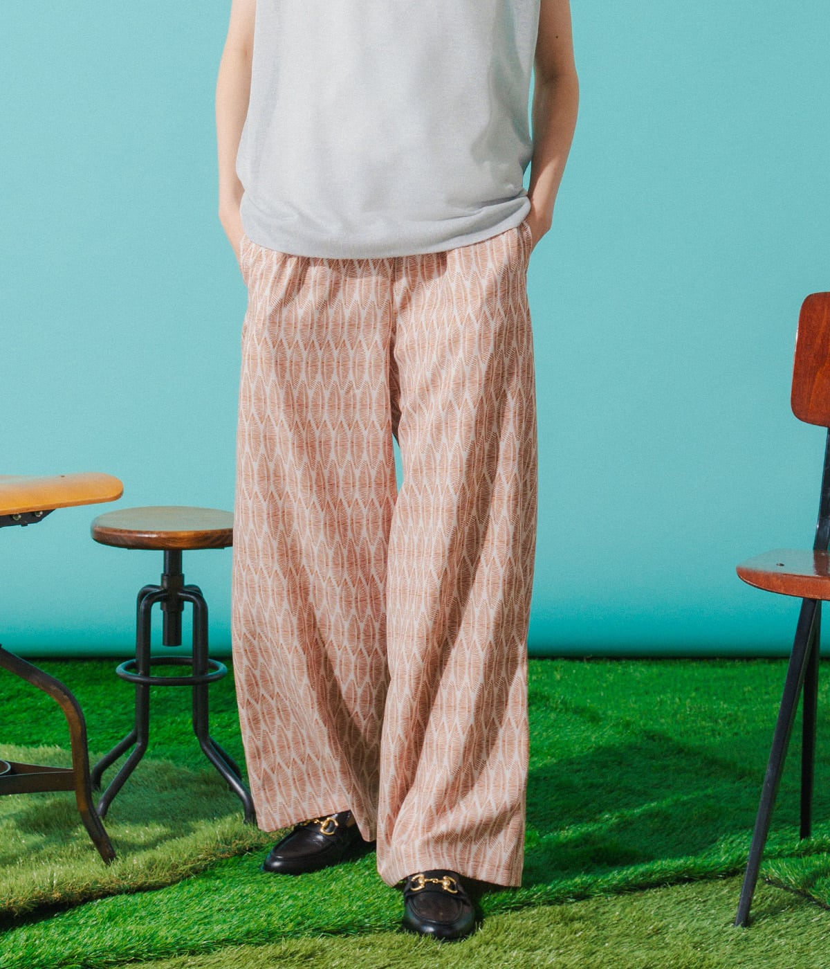 【接触冷感・吸水速乾・ウエストゴム】リーフプリントリラックスパンツ