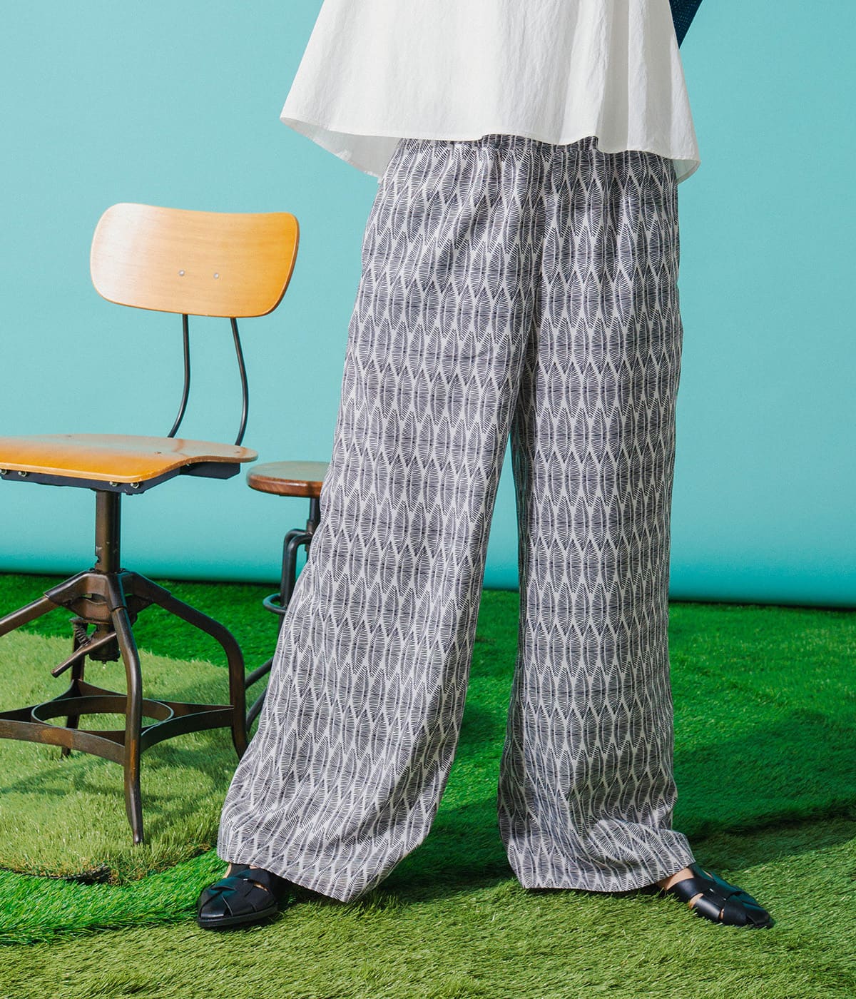 【接触冷感・吸水速乾・ウエストゴム】リーフプリントリラックスパンツ