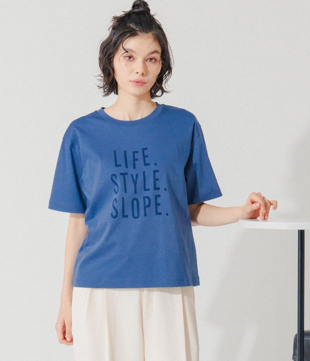 【滑らかな肌触り・着回し】LETTERING グラフィックTシャツ