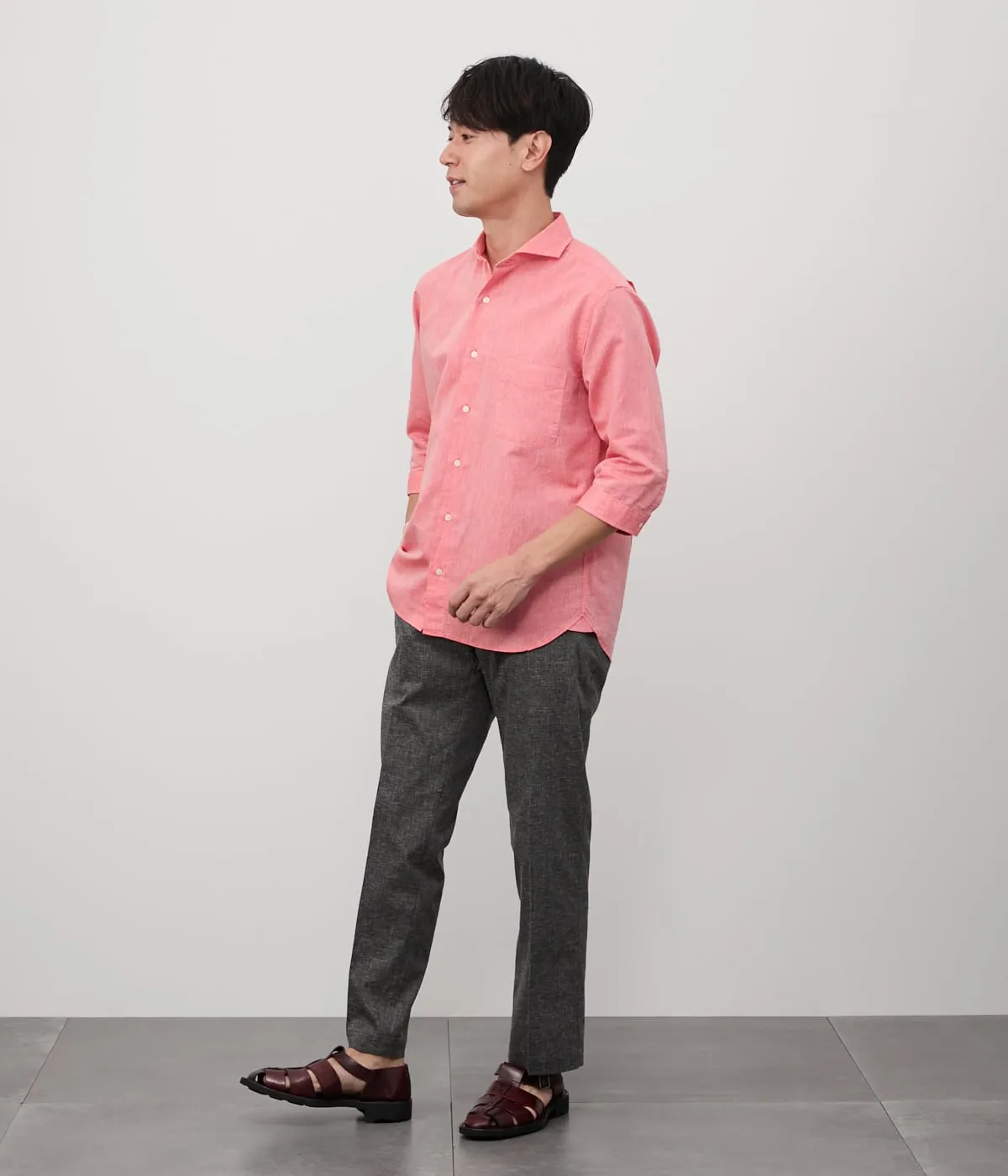 シャーリングパンツ × 七分袖シャツ