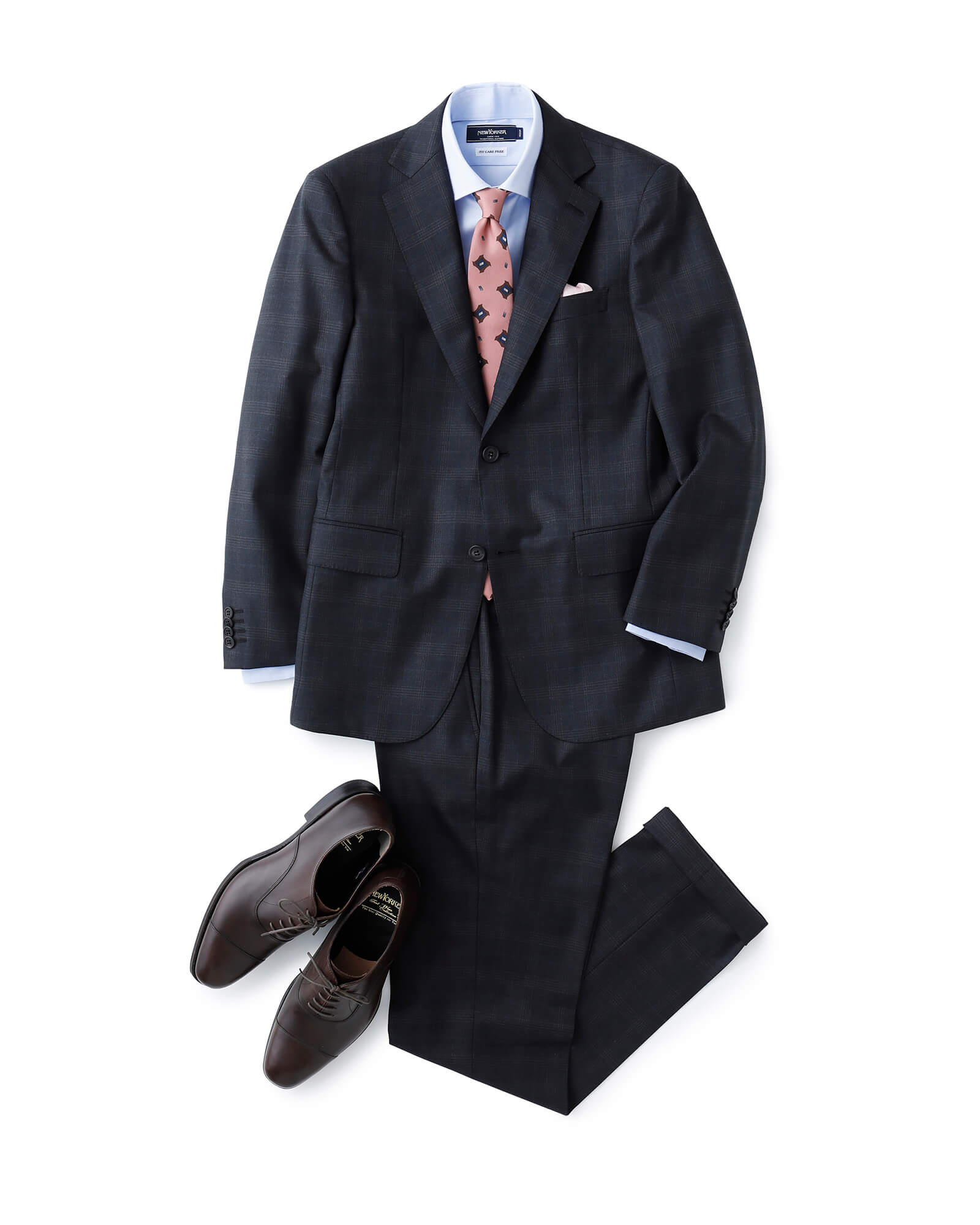 スーツスタイルをピンク使いで華やかに演出｜ファッション通販のNY.online