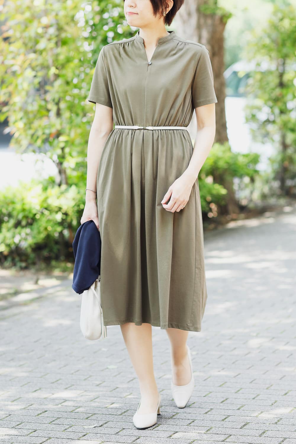 カーキ色ワンピ×ネイビーカーデ｜ファッション通販のNY.online