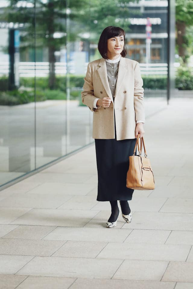 スカート×ジャケットで、デキる女の通勤スタイル|ファッション通販のNY.online