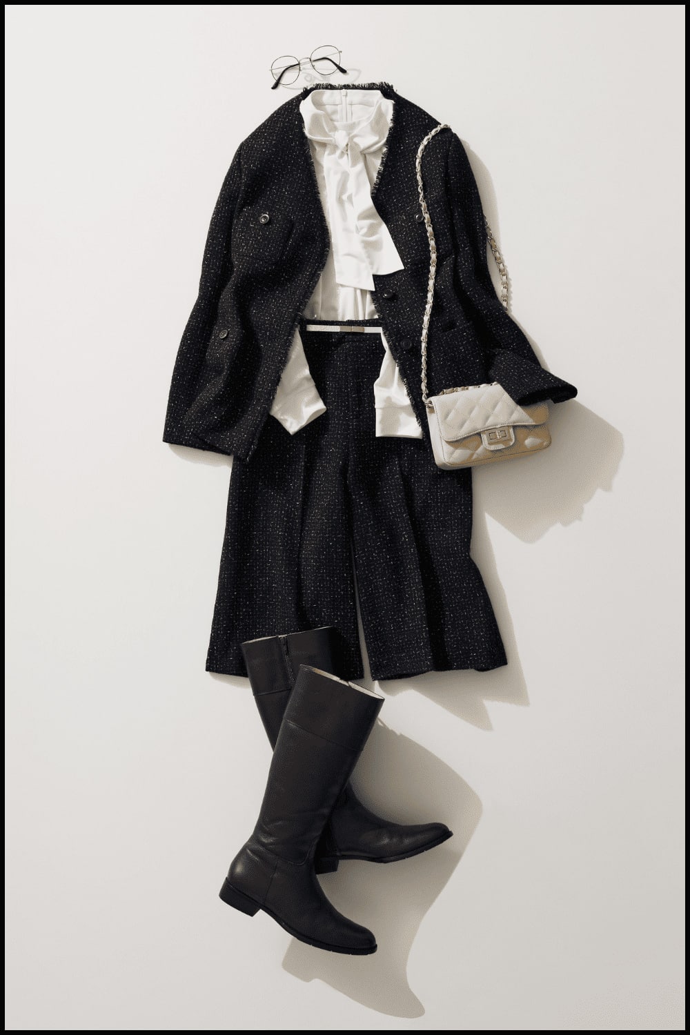 ノスタルジックに魅せる、ツィードのセットアップのコーディネート